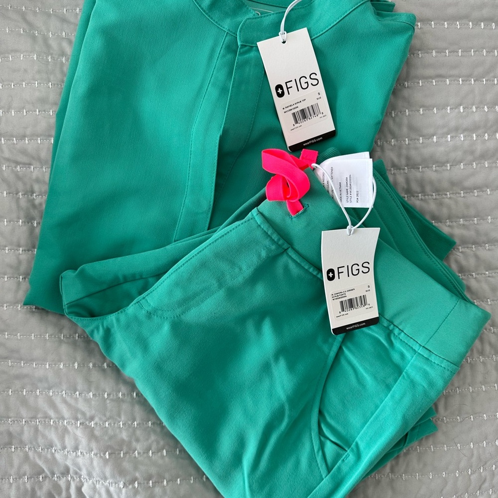 NEW WITH TAGS FIGS Scrub Set